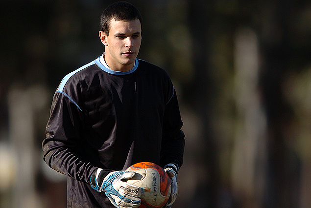 Una vuelta muy esperada. La del arquero Alvaro Villete en Tercera, tras su rotura del quinto metatarsiano.