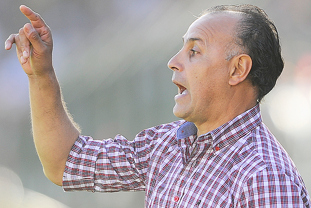 Edgardo Arias, entrenador de Atenas, y su análisis del partido. 