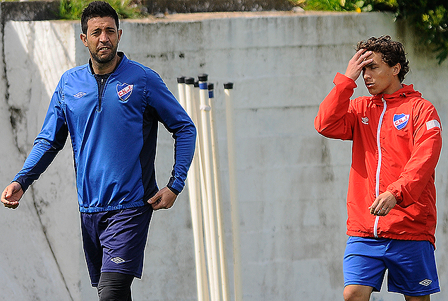 Jorge Bava y Sebastián Fernández caminaron el viernes en Los Céspedes en la rehabilitación de las lesiones, los dos con desgarro.