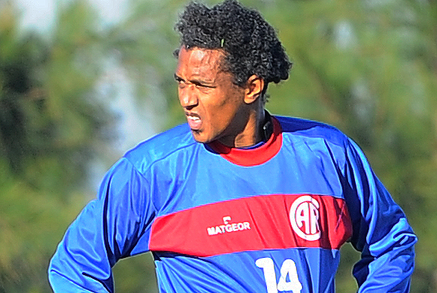 Cafu Barbosa, es candidato para sustituir al expulsado Sebastián Ramírez.