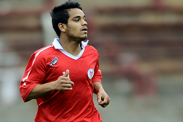 Cristian Techera, habilidad y gol para el darsnero. 