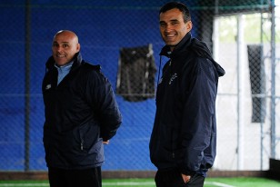 Fernando Helo, técnico asistente y el Prof. Luis Bondelas, preparador físico, en el cuerpo técnico de Juan Tejera.