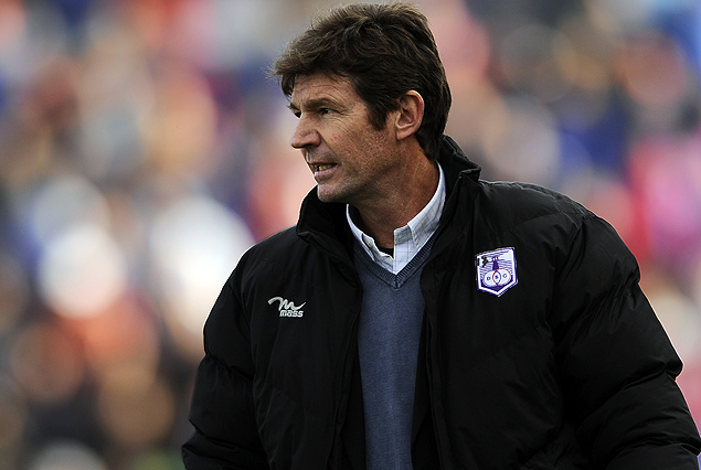 Fernando Curutchet, entrenador de Defensor Sporting y la victoria en la Villa. 