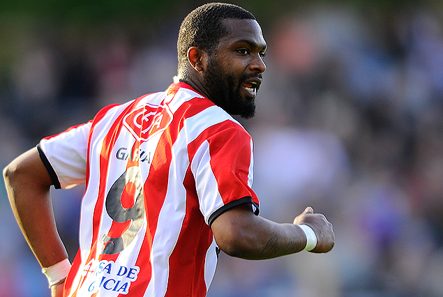 El Morro García festeja su gol que abrió el camino a la victoria de River