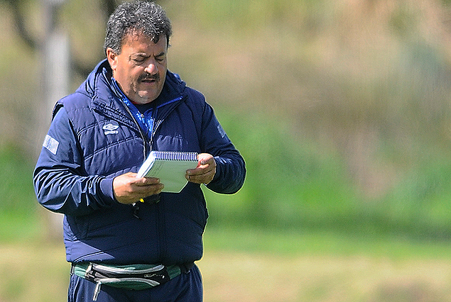 El Profesor Marcelo Giarruso odenando el trabajo de acuerdo a las situaciones sanitarias dentro del plantel,