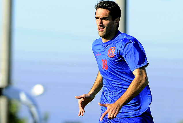 Gustavo Alles en la ofensiva del bicho colorado. 