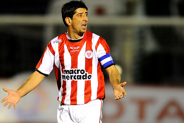 Cristian González capitán y voz de mando en los darseneros. 