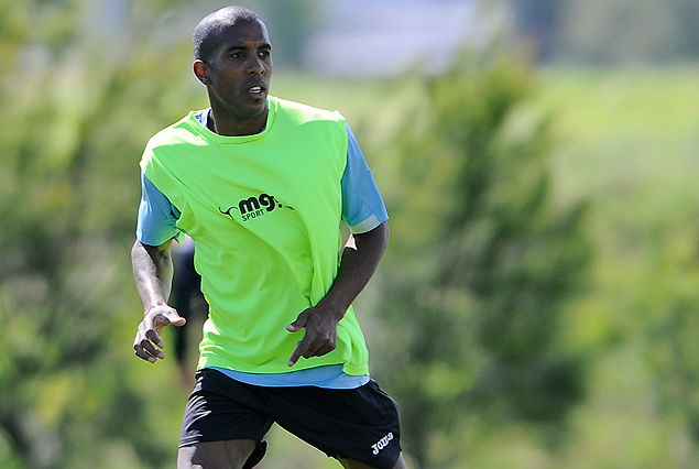 Paulo Lima en la zaga de Wanderers perfilado para seguir entre los titulares.