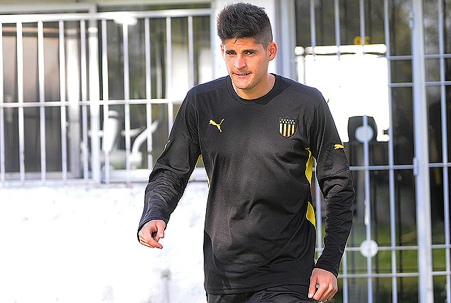 Emilio Mac Eachen a la cancha. Integró la defensa.