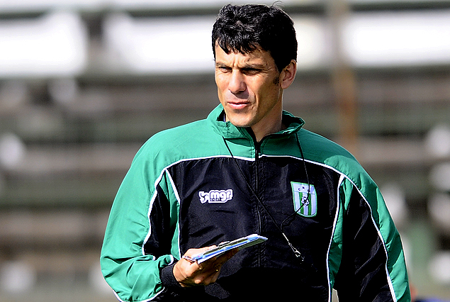 Mauricio Larriera el jóven entrenador de Racing, equipo mas goleador y que mantiene su invicto en el Apertura.