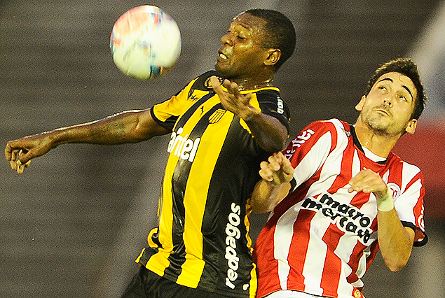 Peñarol-River Plate se enfrentan este domingo a las 18.30 en el Estadio Centenario.