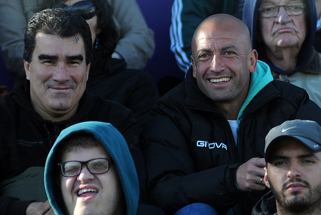 Jorge Casanova, técnico asistente de la IASA siguió el partido y al próximo rival en el Franzini. junto a Jorge Silvera.