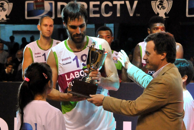 Baskonia se llevó del Palacio la copa Euroamericana.