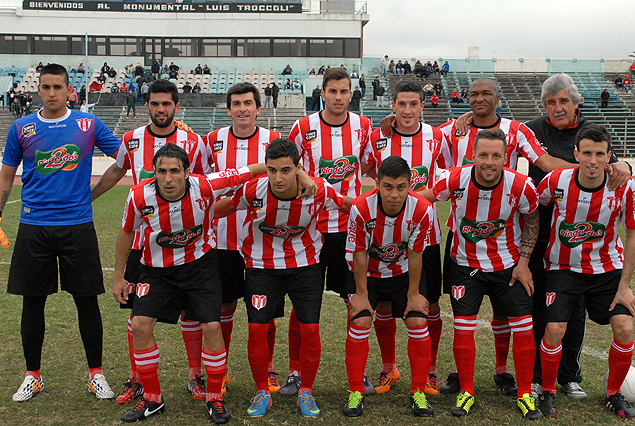 La formación de Villa Teresa que le ganó 2:0 a Canadian en el estadio Tróccoli.
