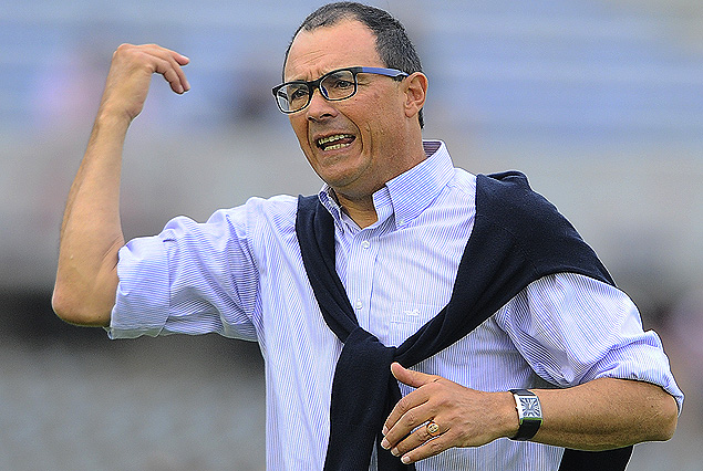 Alfredo Arias y sus indicaciones para una victoria importante.