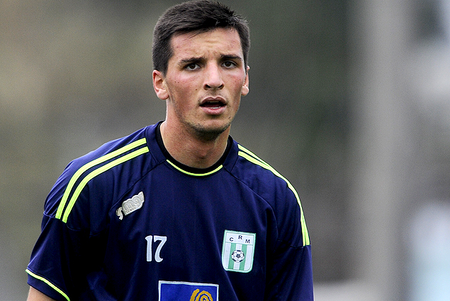 Mauricio Affonso a la ofensiva del albiverde.