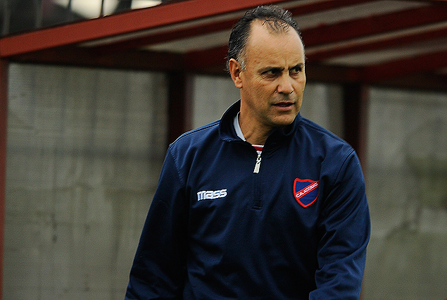 Edgardo Arias, DT de Atenas.