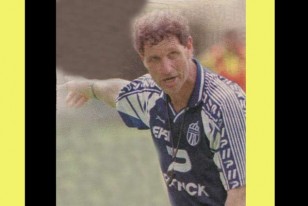 Ariel Longo dirigiendo técnicamente al equipo de Real España