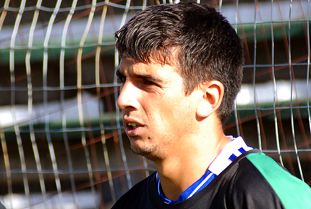 Carlos Daniel Acosta, no pudo estar a la orden ante Sud América, por gripe.