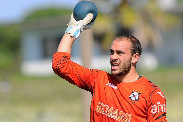 Federico Cristóforo en el arco de Wanderers el sábado ante Peñarol.