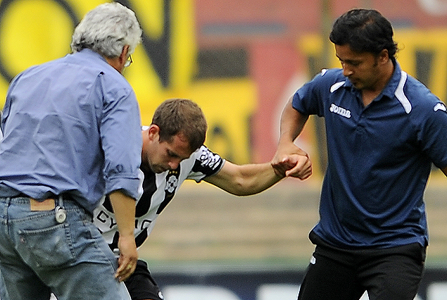 Diego Riolfo con fractura de una mano.