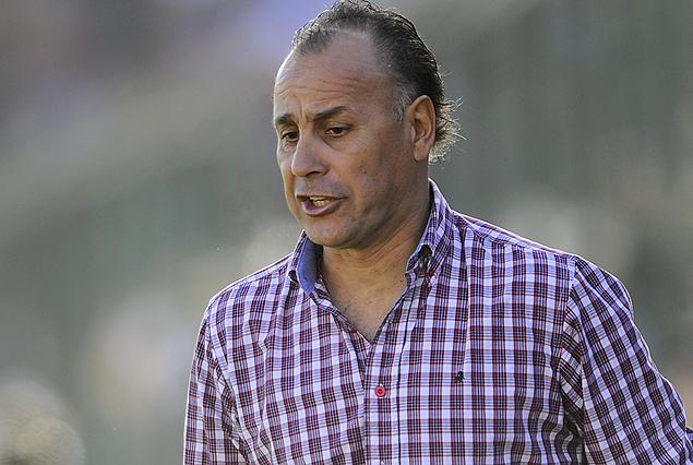 Edgardo Arias, entrenador de Atenas, luego de la resonante victoria 3:0 a Fénix.