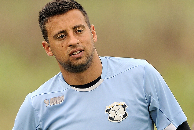 Emiliano Díaz no se exigió el lunes, golpeado del sábado.