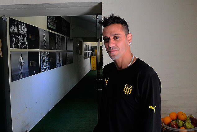 Fabián Estoyanoff camino a la cancha en Los Aromos.