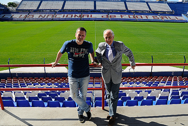 Los rematadores Sergio Fain y Miguel Wolf en el Gran Parque Central rumbo al gran evento del sábado para ejecutar el formidable proyecto de los tricolores.