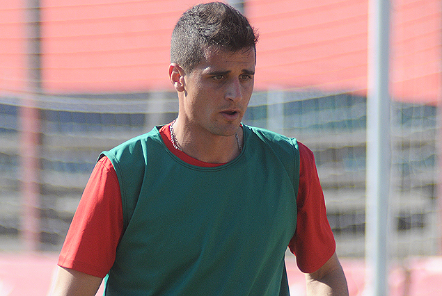 Emiliano García, zaguero de Rampla Juniors, tiene cuatro amarillas y la quinta lo dejaría sin el clásico con Cerro.