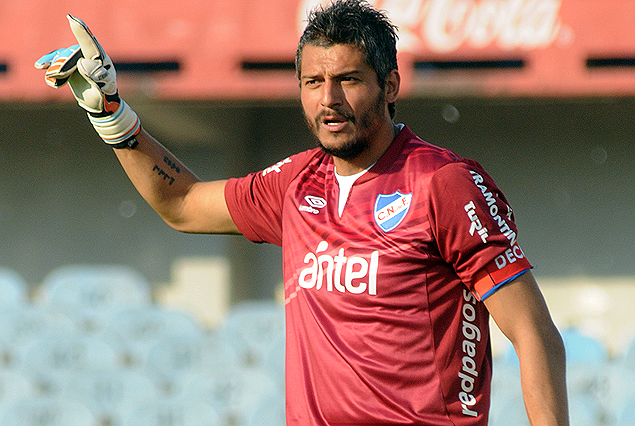 Gustavo Munua al arco de Nacional que va por otra victoria para soñar con el domingo de punta.