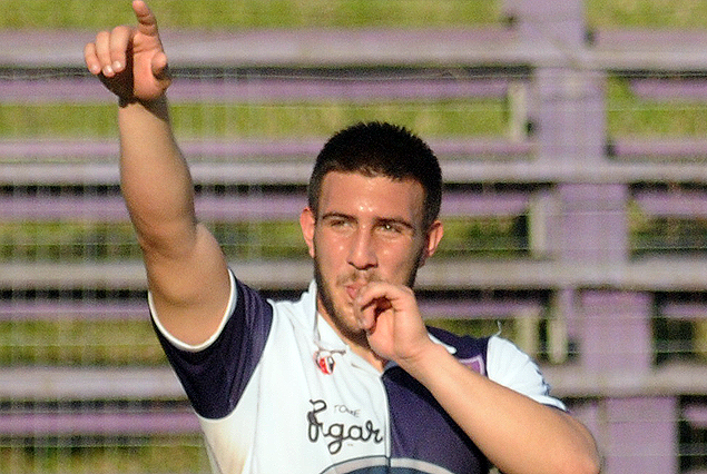 Lucas Cavallin en el grito de gol en Capurro. 