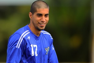 Federico Muñoz, el hermano de Rodrigo, en el banco de Cerro.