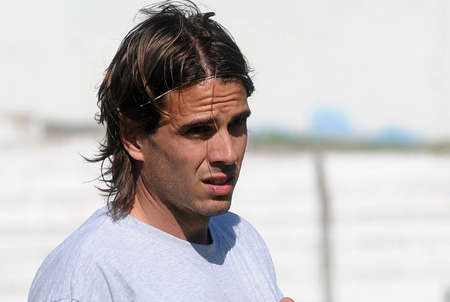 Renzo Pozzi operado de meniscos; tiene para un mes de recuperación.