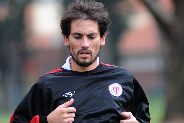 Robert Flores, al igual que Diego Rodríguez, se anuncian haciendo fútbol este jueves en el Saroldi.