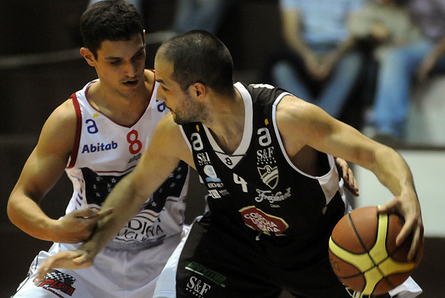 Bohemios le ganó a Defensor Sporting 80:78
