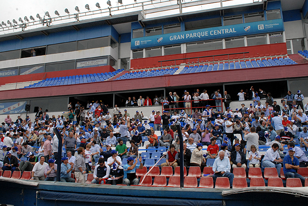 La fiesta en el día histórico  y el sentimiento en el Gran Parque Central. 
