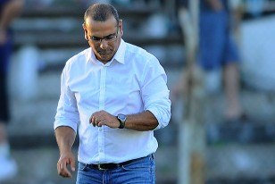 ¿Gustavo Bueno, sigue o no en Fénix?