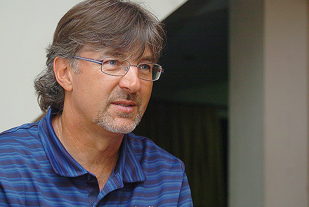 Adolfo "Fito" Barán, el técnico de Rentistas, rival de Peñarol, y Paolo Montero enfrente, ex compañeros en el '90.