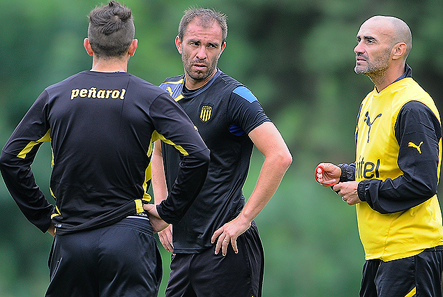 Joe Bizera, Carlos Valdez y Paolo Montero, el viernes en Los Aromos.