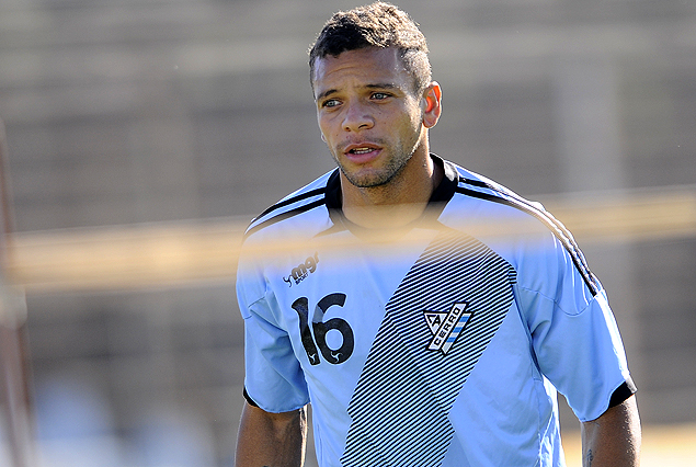 Daniel Leites pasaría a la zaga del albiceleste.