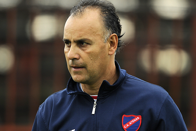 Edgardo Arias, entrenador de Atenas, el equipo revelación del Apertura.