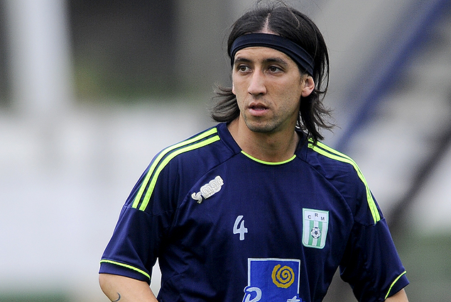 Gonzalo Aguilar en el lateral derecho de Racing. 