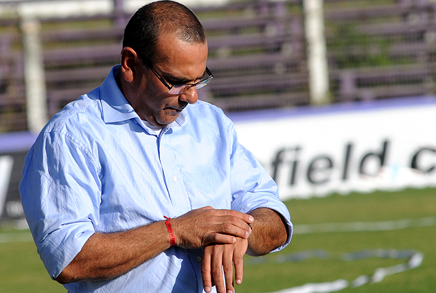 Gustavo Bueno, entrenador de Fénix, se reunirá con los dirigentes para tratar el presente deportivo. 
