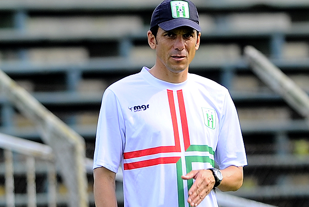 Mauricio Larriera, el técnico de Racing, cierra su contrato en diciembre.