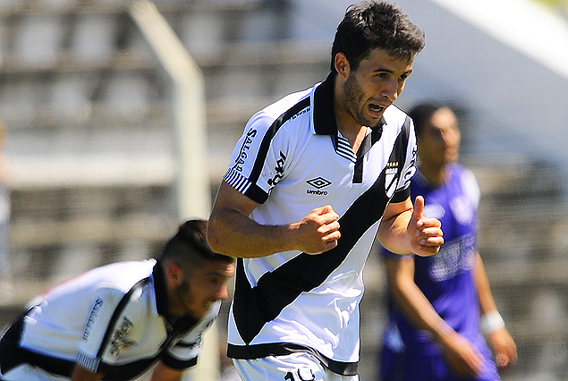 Mayada festeja su gol. Atrás aparece Ignacio González, su socio ideal.