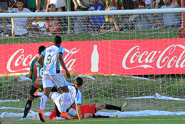 El preciso momento en que Fabricio Núñez saca el disparo que decretó el segundo y decisivo gol de Cerro.