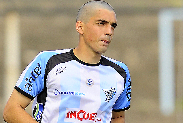 Nicolás Techera un mes ausente de las canchas por fractura en la mano.