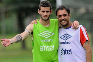 Junto a su ídolo Recoba, lució el tatuaje del "Chino".