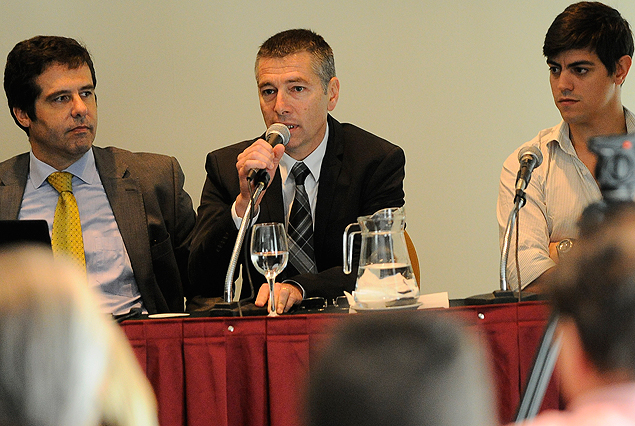 El Dr. Ricardo Rachetti (Renovación aurinegra), Marcelo Areco (2809) y Darío Pedretti (Lista Joven RA) en el Radisson donde presentaron el acuerdo electoral. 